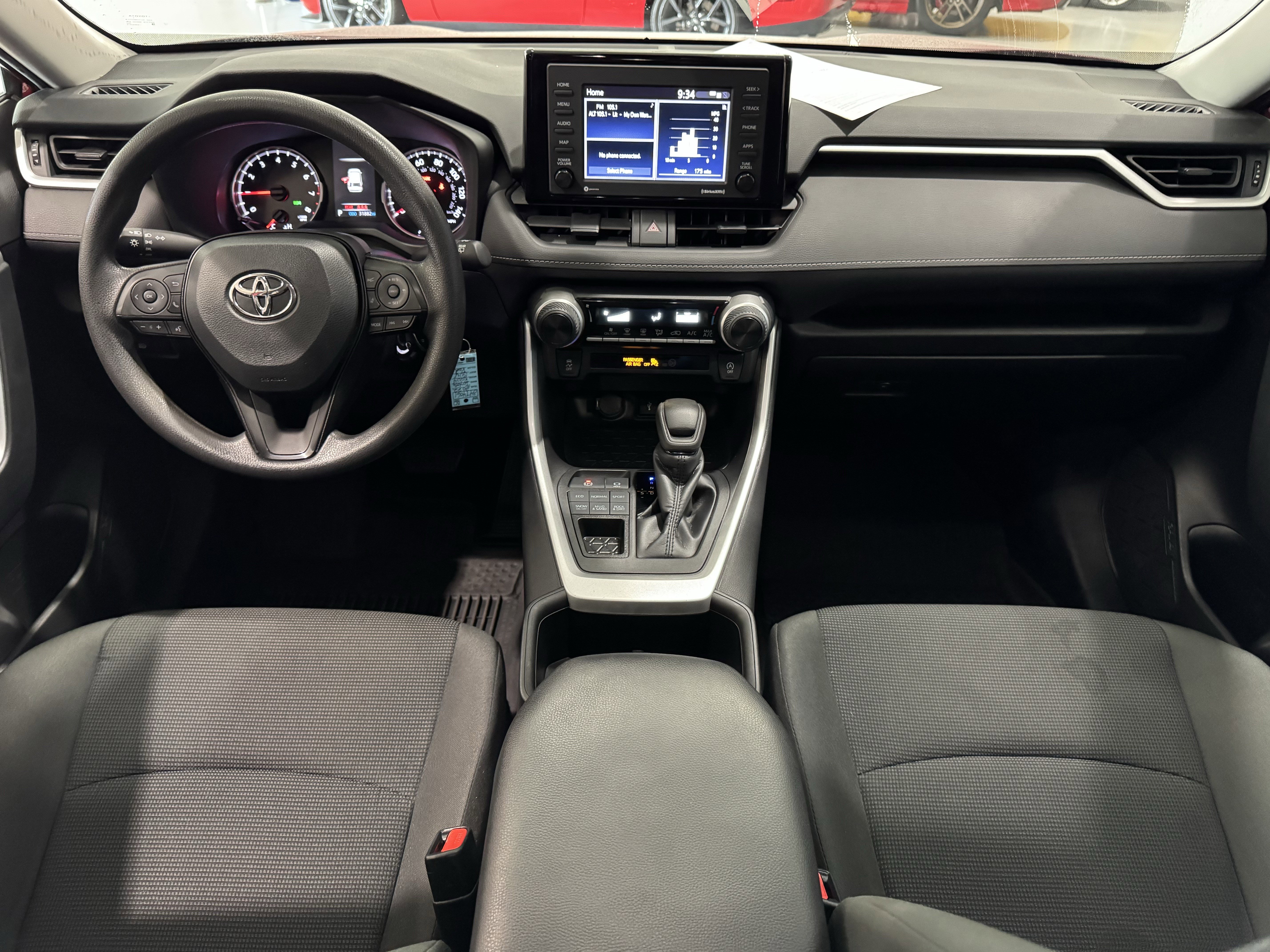 Used 2022 Toyota RAV4 LE image 22