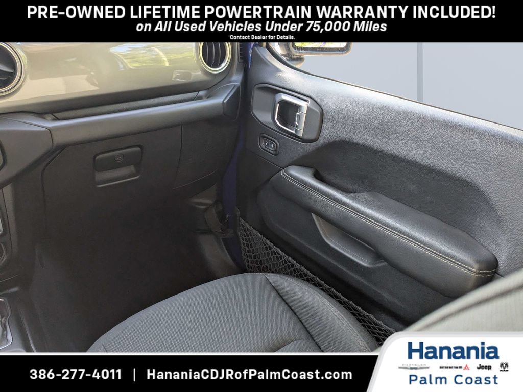 Used 2018 Jeep Wrangler Unlimited Sahara w/ Uconnect 4C Nav & Sound Group AWD/4WD image 16