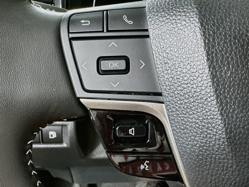 Used 2026 Toyota Camry SE FWD image 22