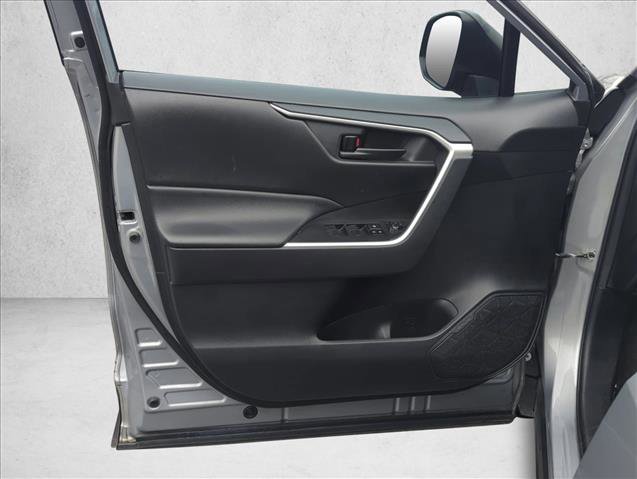 Used 2021 Toyota RAV4 LE image 10