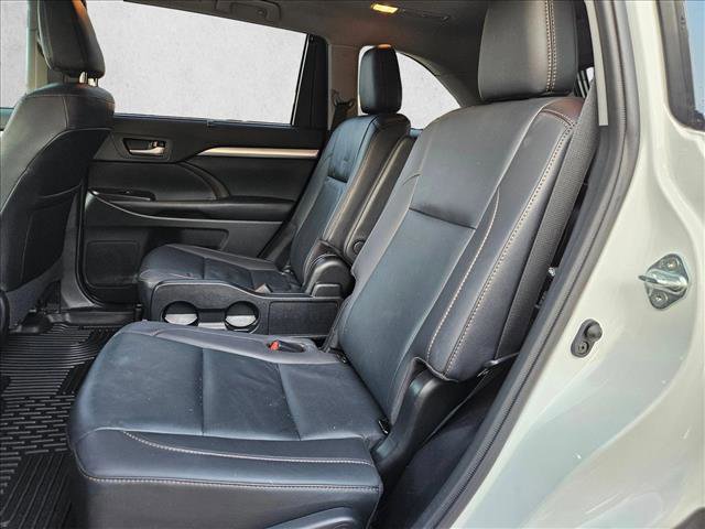 Used 2019 Toyota Highlander XLE AWD/4WD image 16