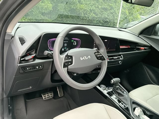 Used 2024 Kia Niro EX Touring FWD image 10