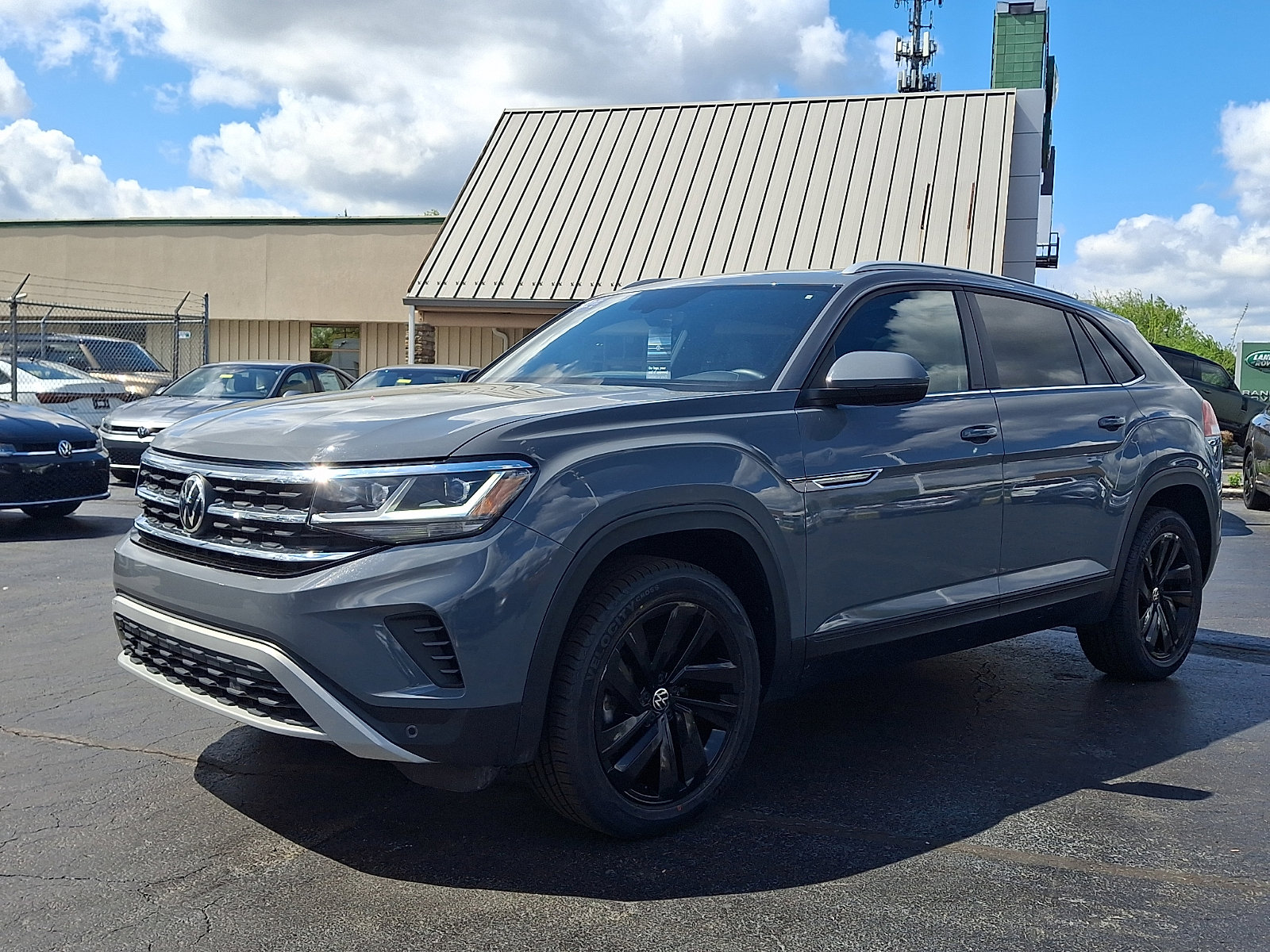 Certified 2022 Volkswagen Atlas Cross Sport SE w/ Panoramic Sunroof Package image 3
