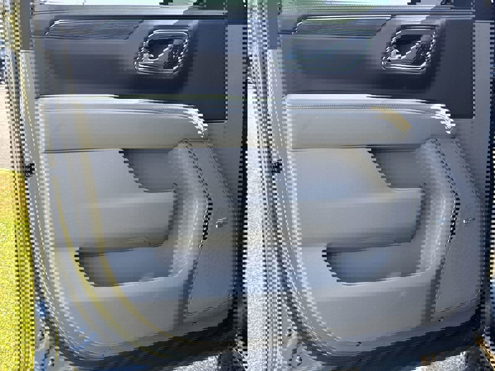 Used 2022 GMC Yukon SLT w/ SLT Premium Package image 14