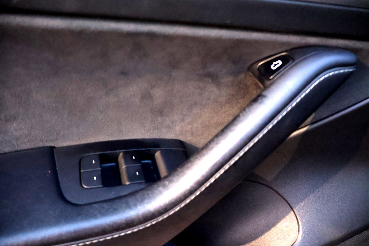 Used 2022 Tesla Model 3 Standard Range image 10