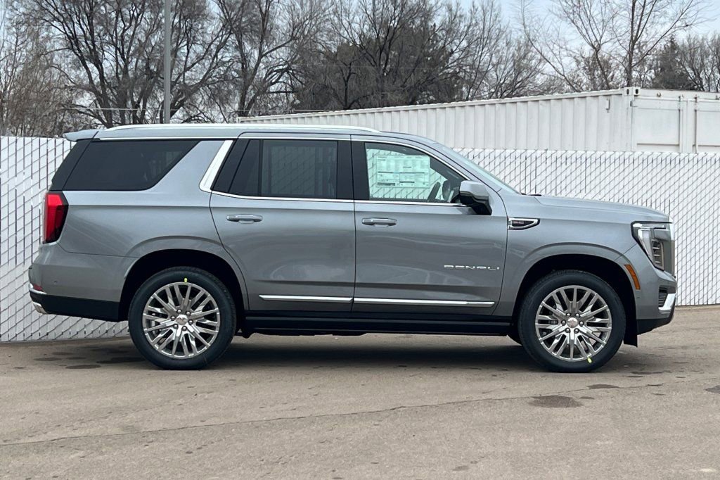 New 2026 GMC Yukon Denali w/ Denali Reserve Package AWD/4WD image 3
