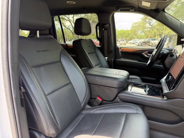 Used 2025 GMC Yukon XL Denali AWD/4WD image 16