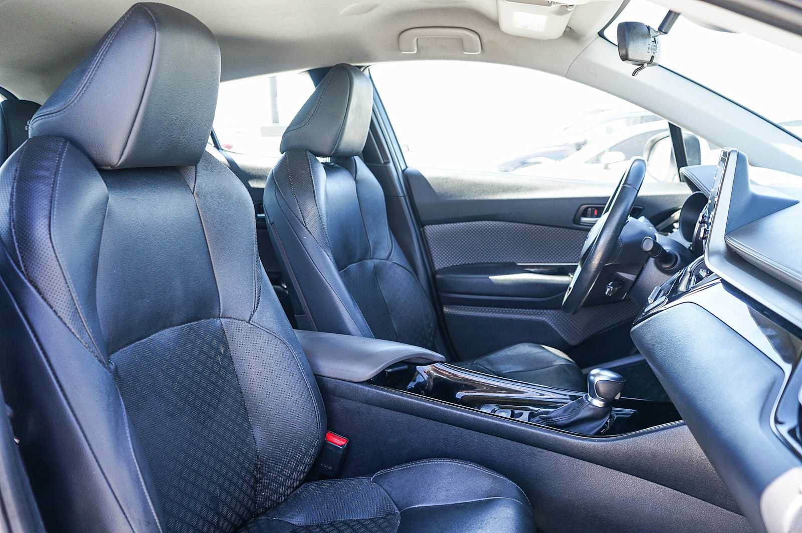 Used 2022 Toyota C-HR Limited FWD image 16