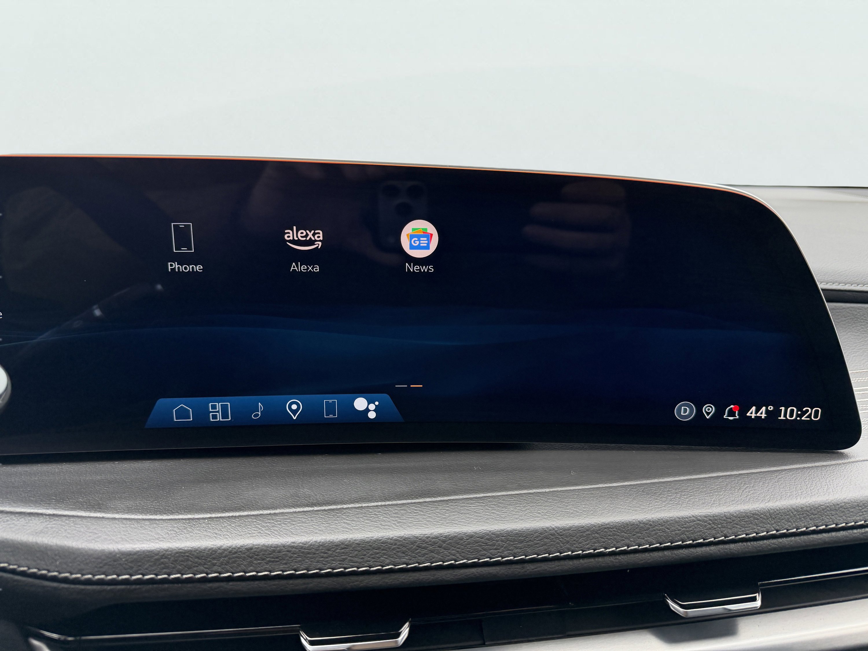 Used 2024 Cadillac XT4 Premium Luxury w/ Technology Package AWD/4WD image 14