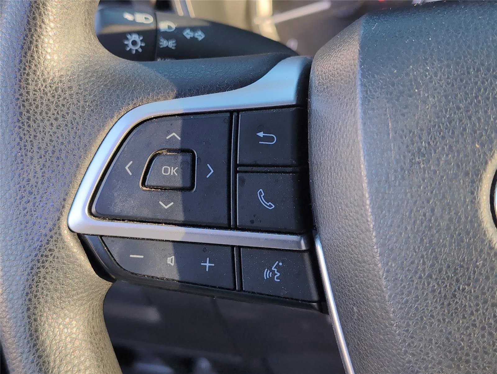 Used 2023 Toyota Highlander L image 23