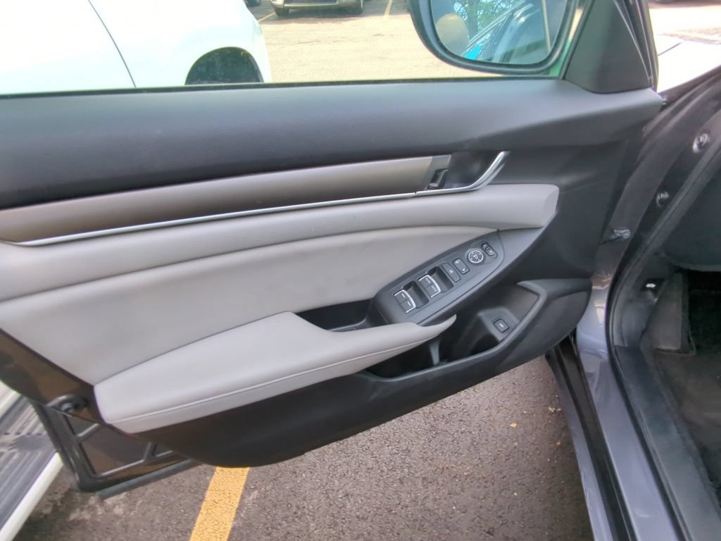 Used 2018 Honda Accord LX image 8