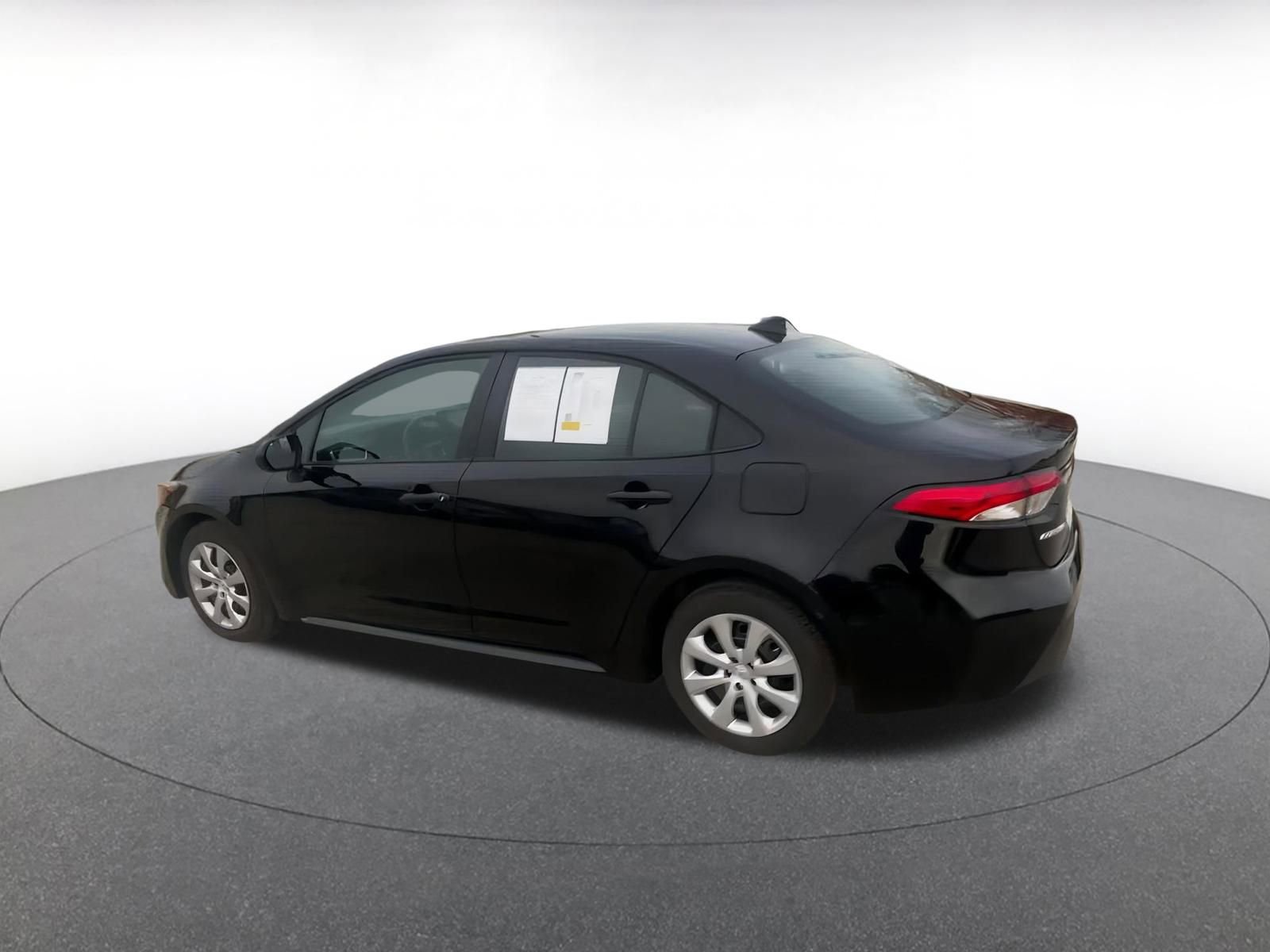 Used 2025 Toyota Corolla LE image 10