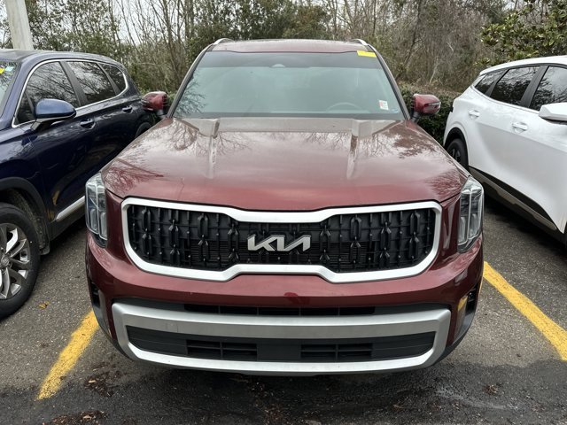 Used 2024 Kia Telluride EX w/ EX Captain's Chair Package image 9