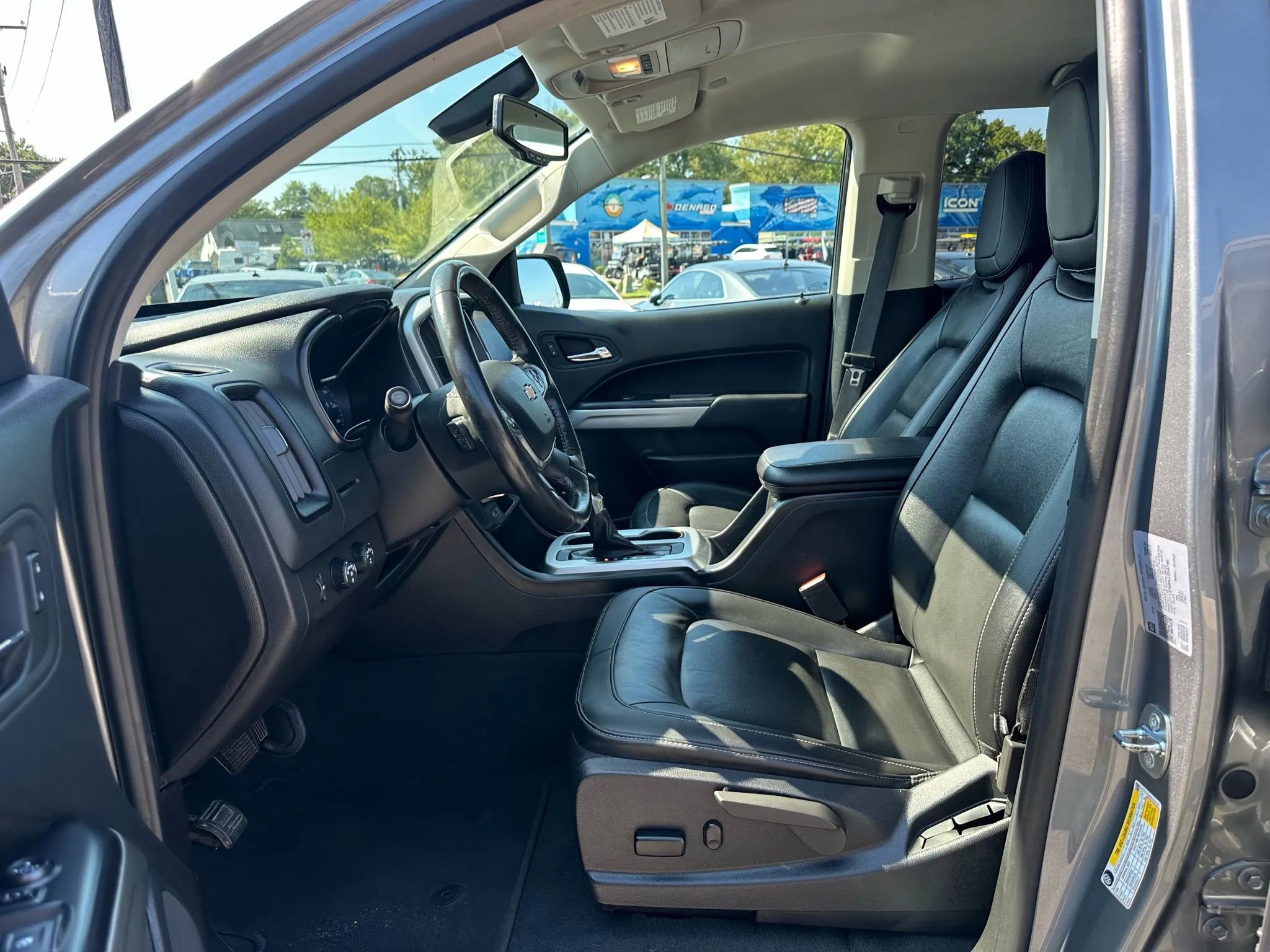 Used 2022 Chevrolet Colorado LT w/ Luxury Package image 13