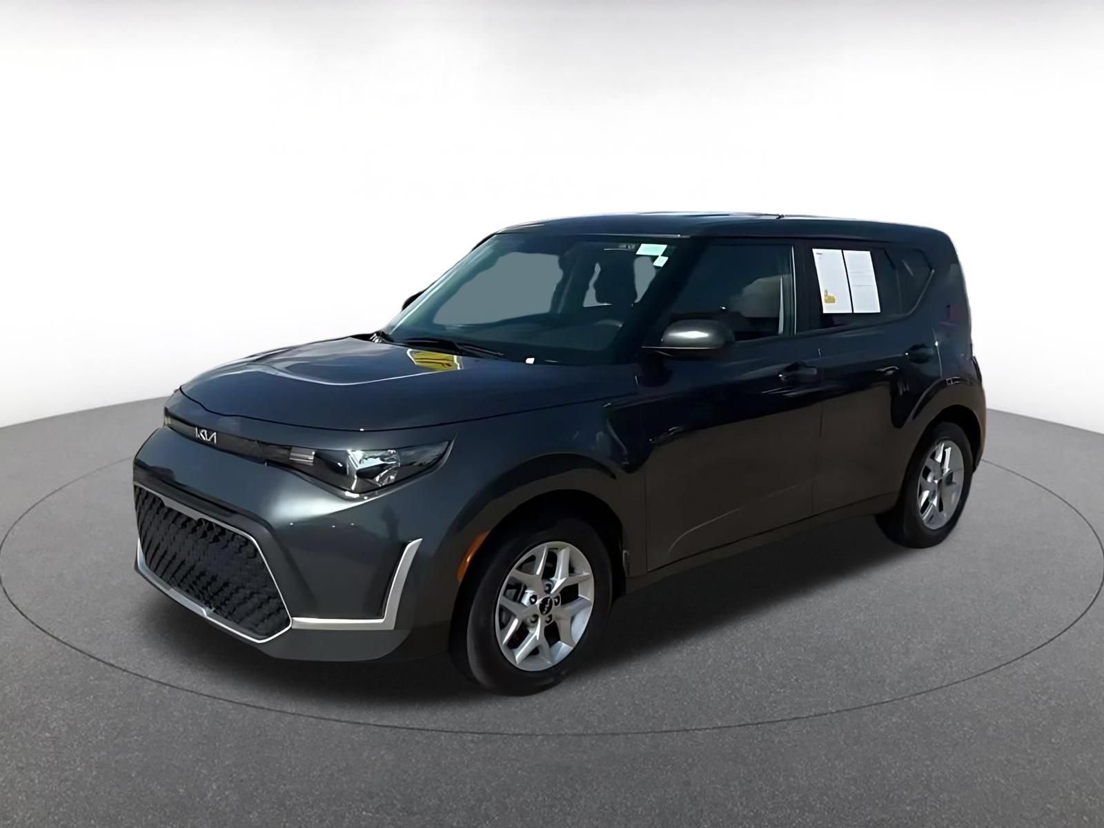 Used 2025 Kia Soul LX w/ LX Technology Package FWD image 6