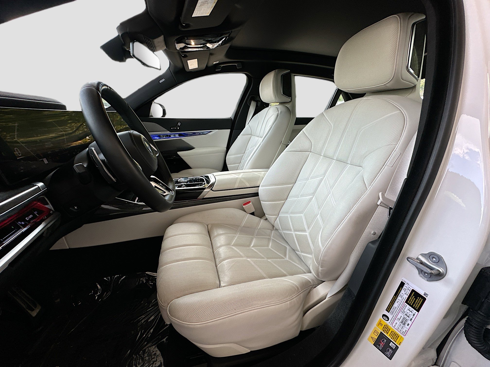 Used 2024 BMW 750e xDrive AWD/4WD image 22