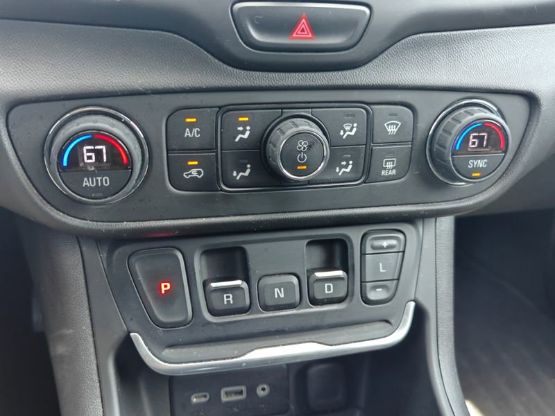 Used 2018 GMC Terrain SLE w/ Driver Convenience Package AWD/4WD image 16