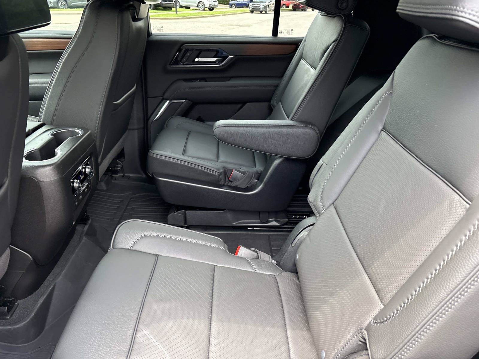 Used 2025 GMC Yukon Denali w/ Denali Reserve Package AWD/4WD image 31