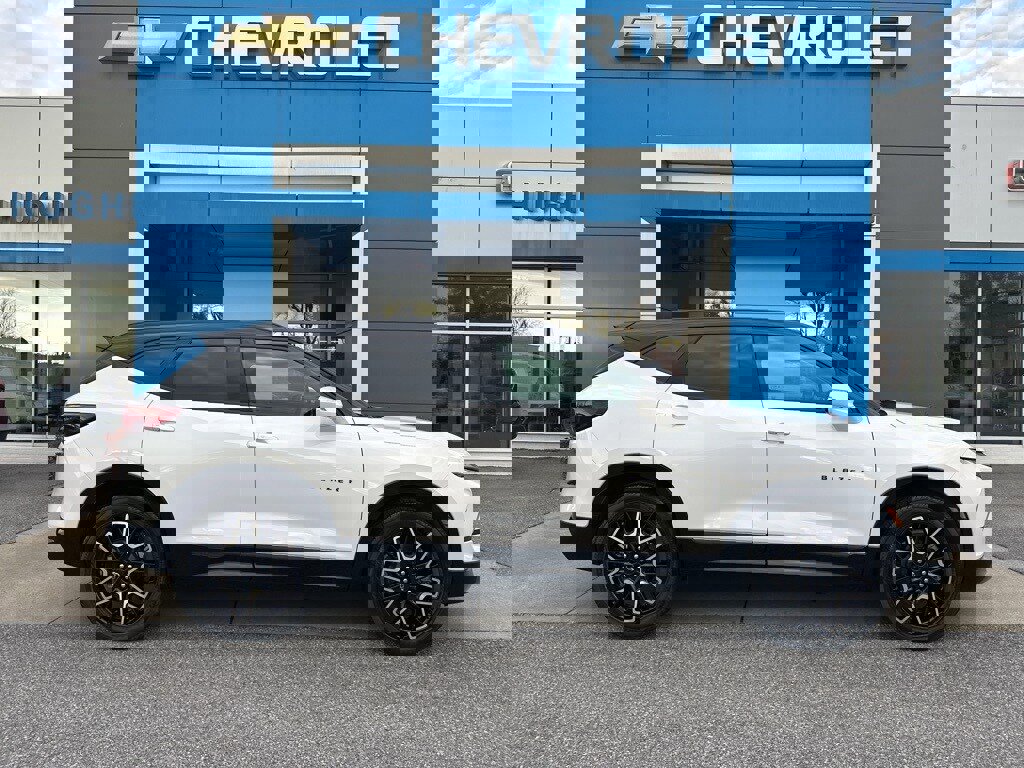 Used 2023 Chevrolet Blazer RS w/ Driver Confidence II Package image 3