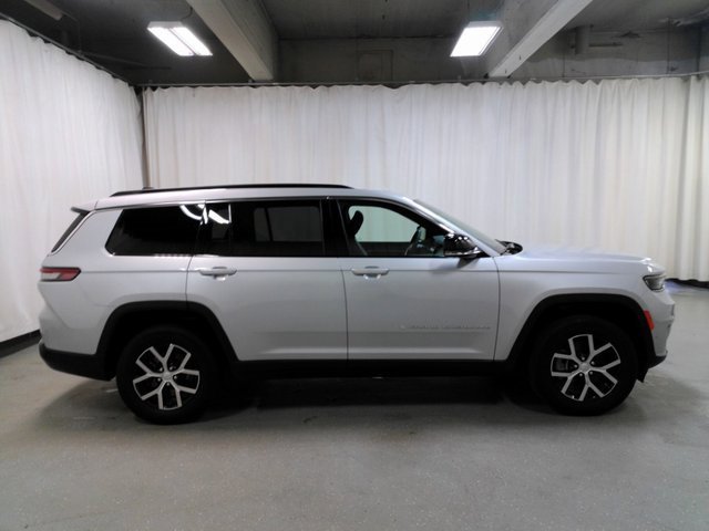 Used 2024 Jeep Grand Cherokee L Limited w/ Luxury Tech Group II image 3