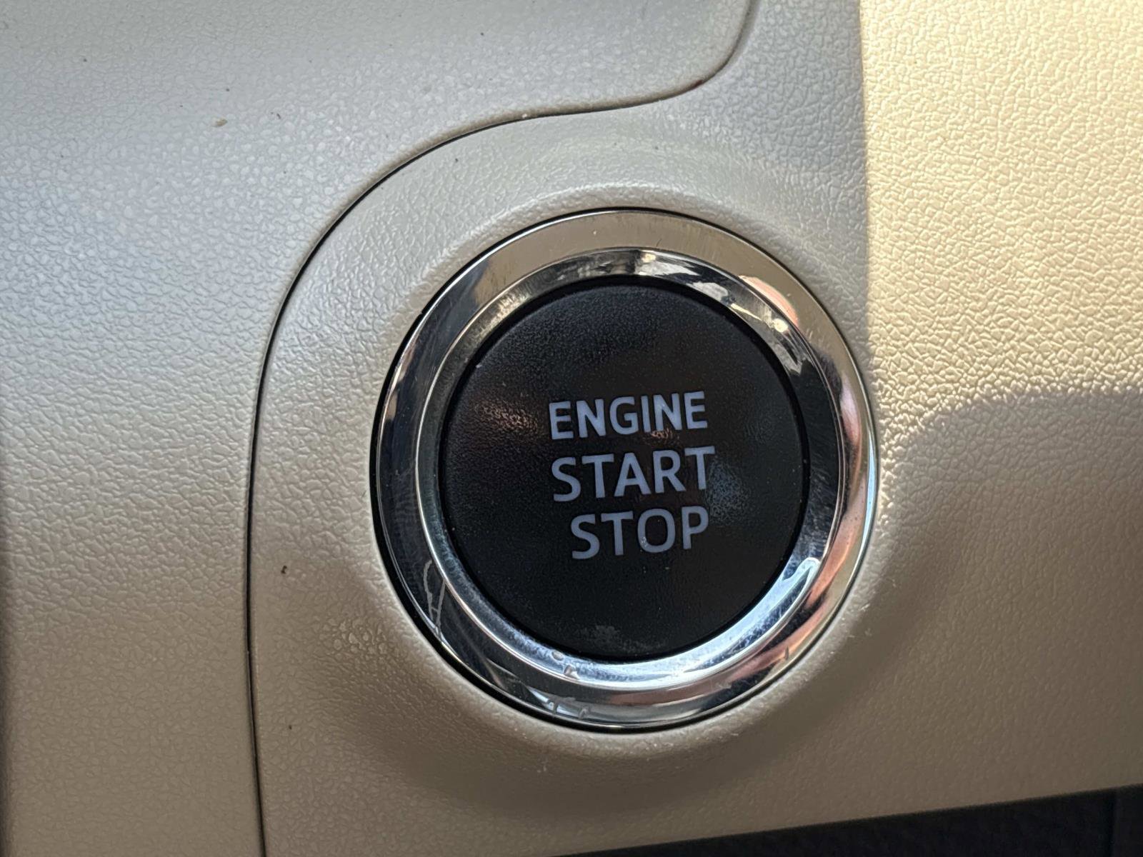 Used 2020 Toyota Avalon XLE w/ All Weather Liner Package FWD image 37