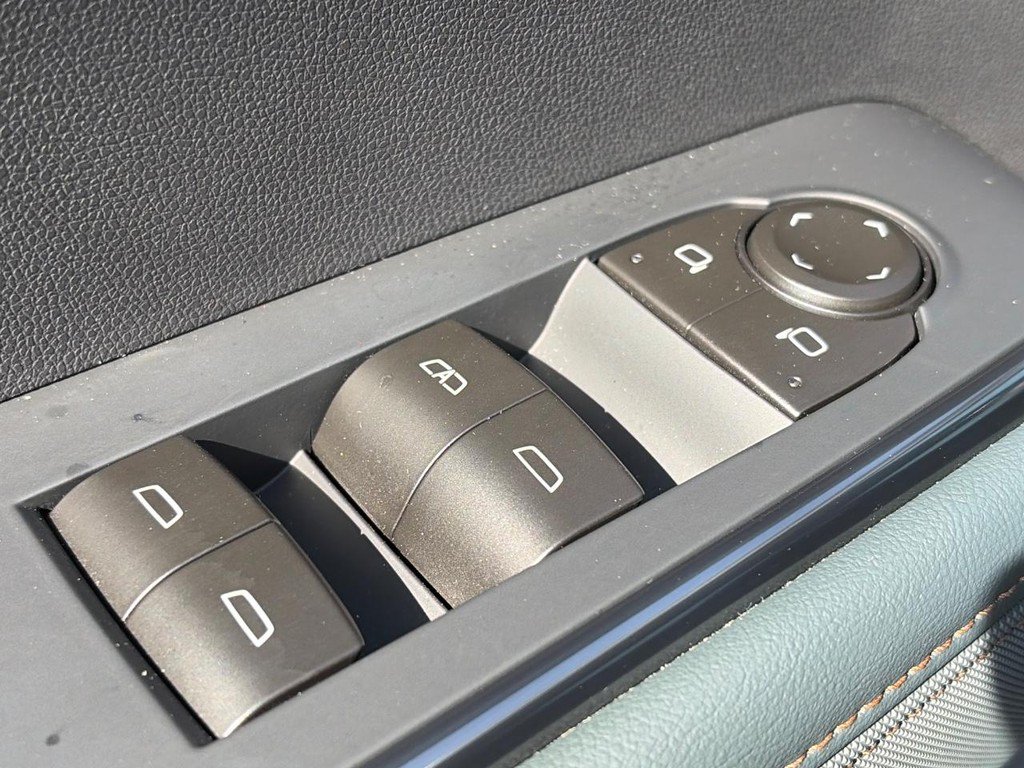 Used 2026 GMC Acadia AT4 w/ Luxury Package AWD/4WD image 22