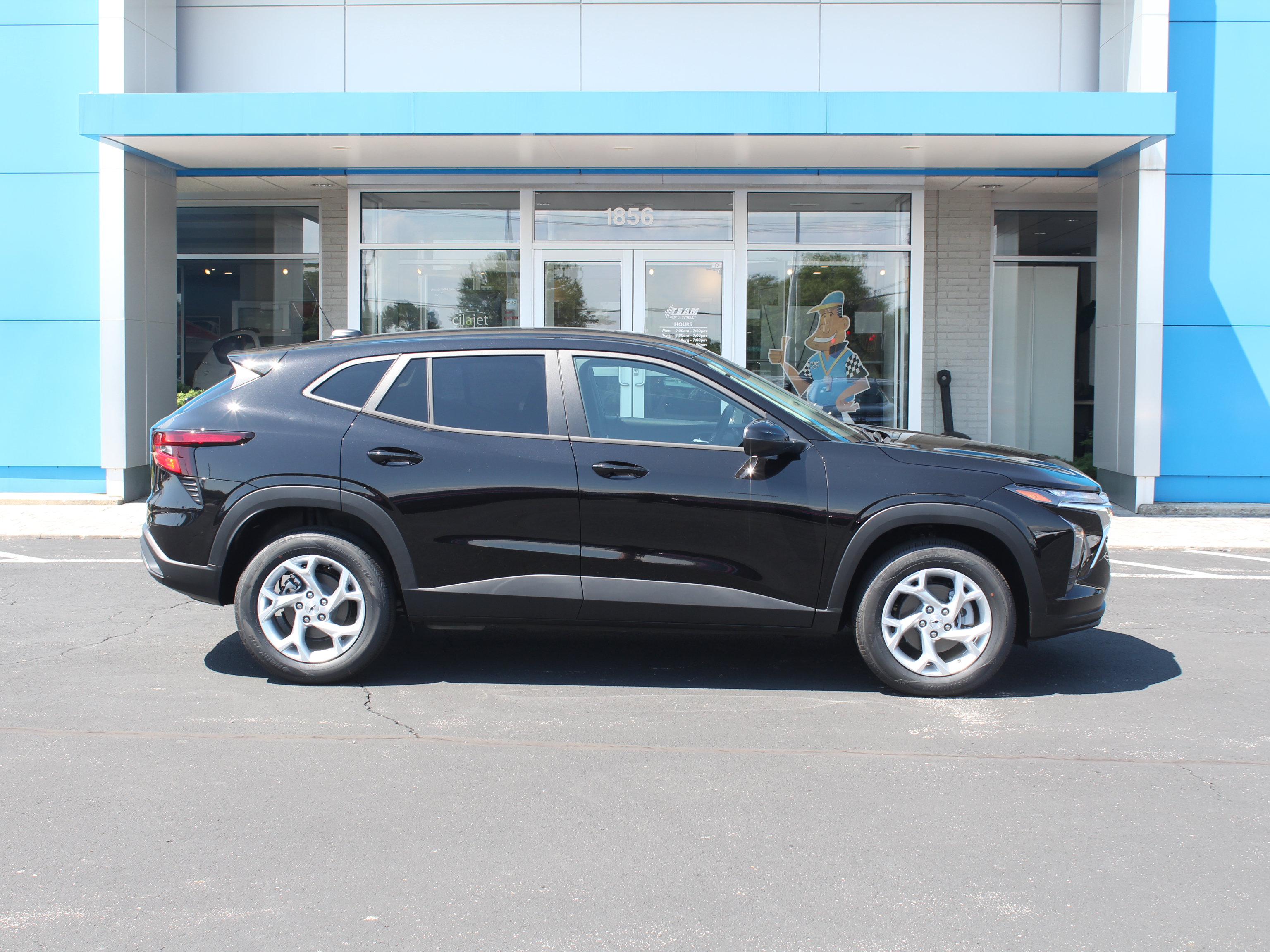 New 2026 Chevrolet Trax LS w/ LS Convenience Package FWD image 3