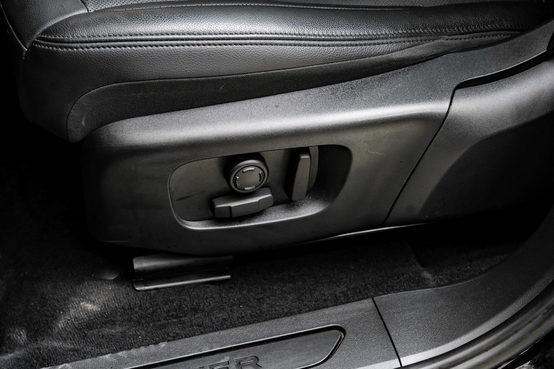 Used 2024 Land Rover Range Rover Evoque S image 33