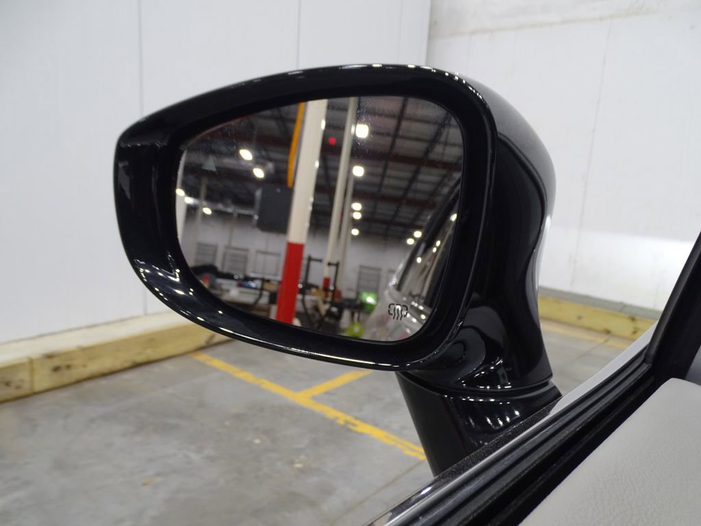 Used 2024 Chrysler Pacifica Touring-L image 40