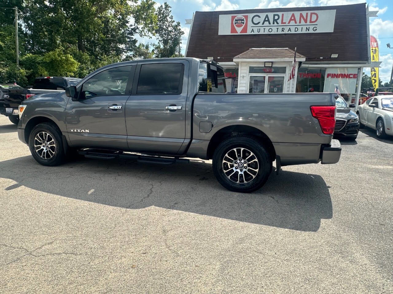 Used 2021 Nissan Titan SV w/ SV Convenience Package image 9