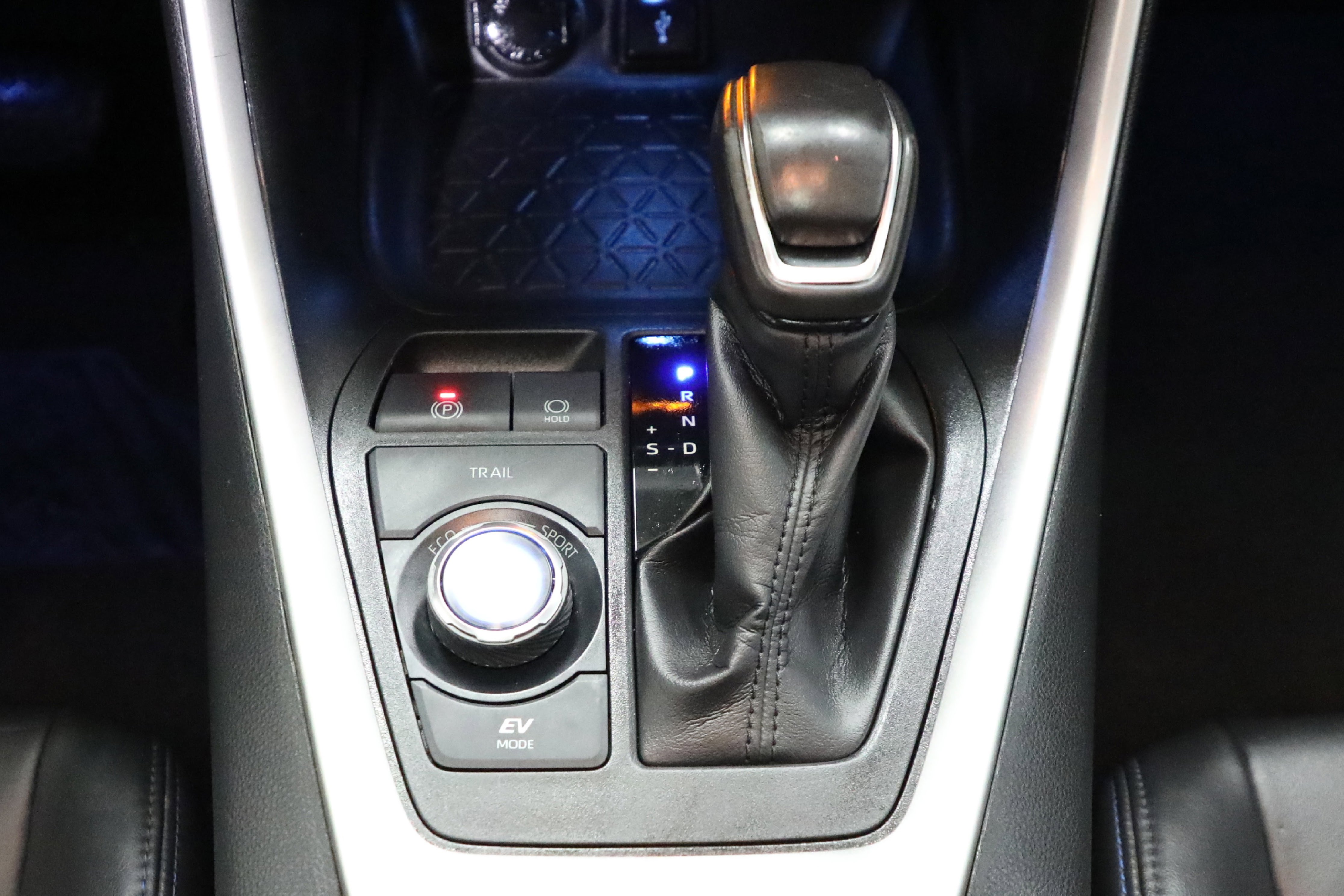 Used 2020 Toyota RAV4 XSE image 7