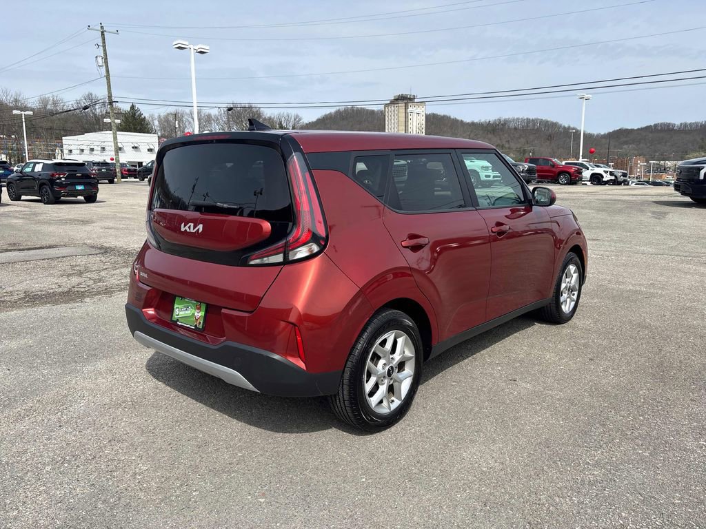 Used 2023 Kia Soul LX w/ LX Technology Package image 5