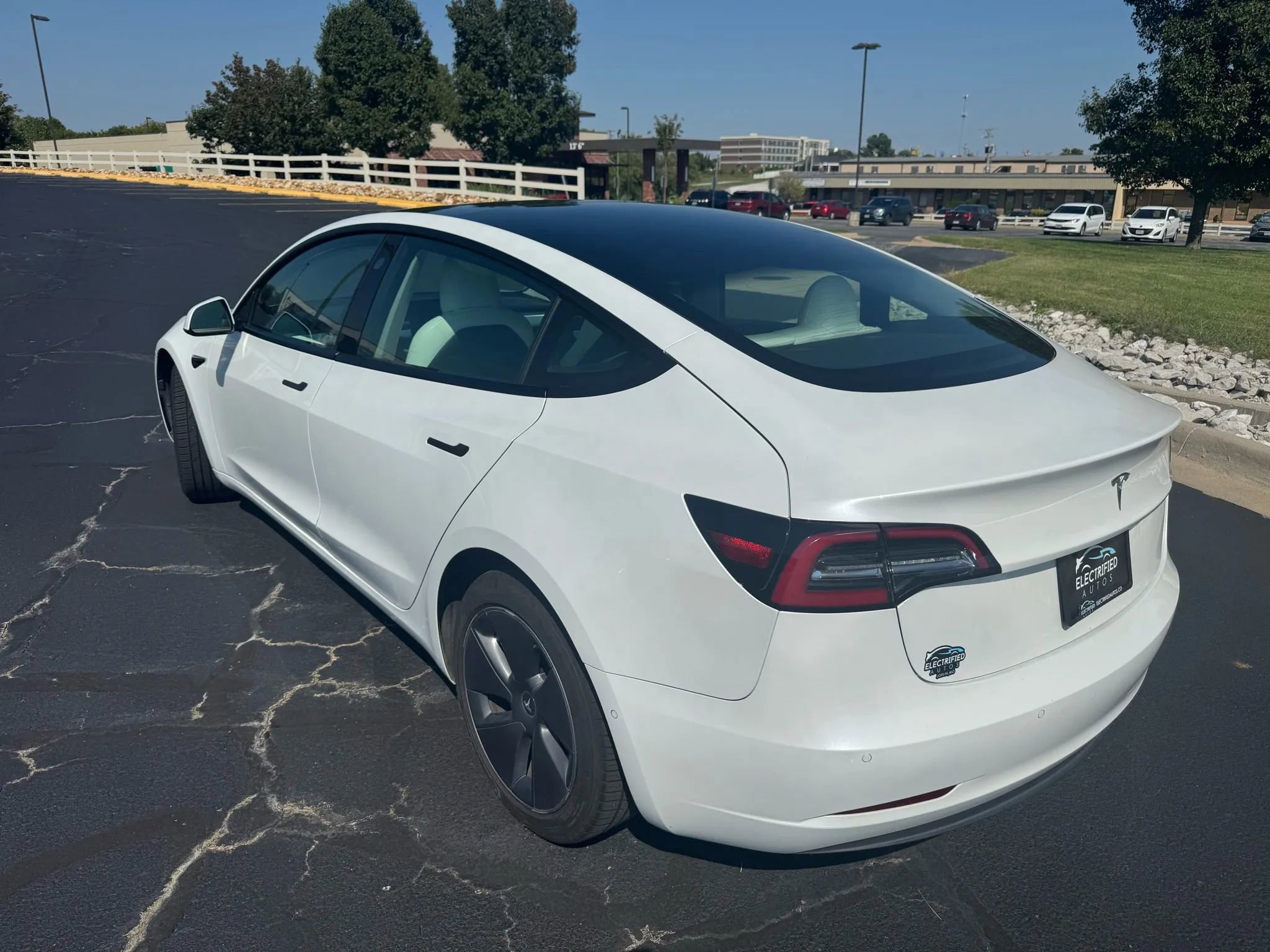 Used 2021 Tesla Model 3 Standard Range Plus image 2