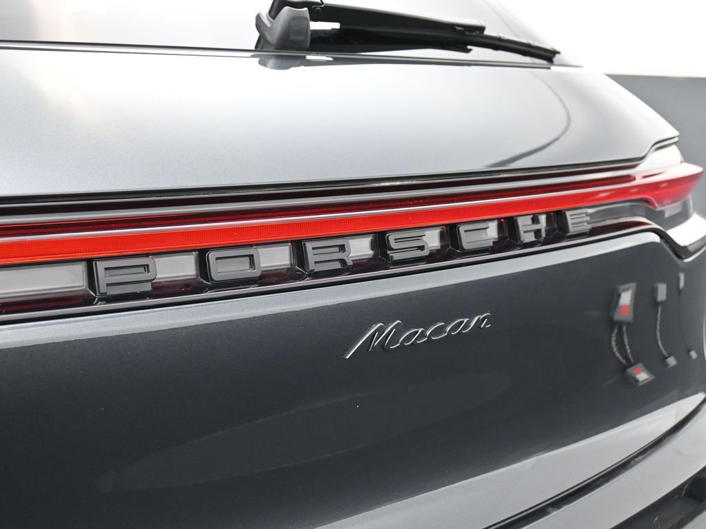 Certified 2025 Porsche Macan image 14