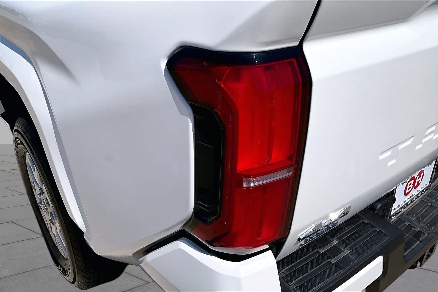 Used 2025 Toyota Tacoma SR5 AWD/4WD image 27