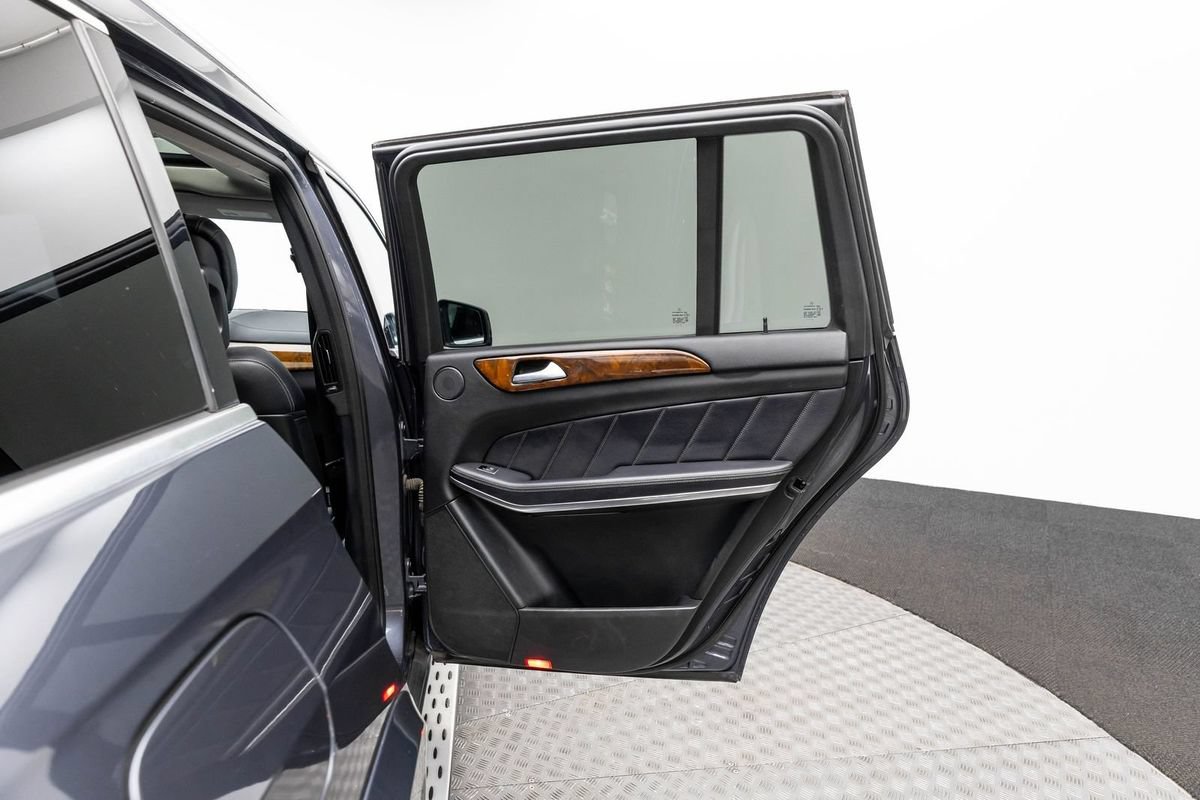 Used 2014 Mercedes-Benz GL 550 4MATIC image 12