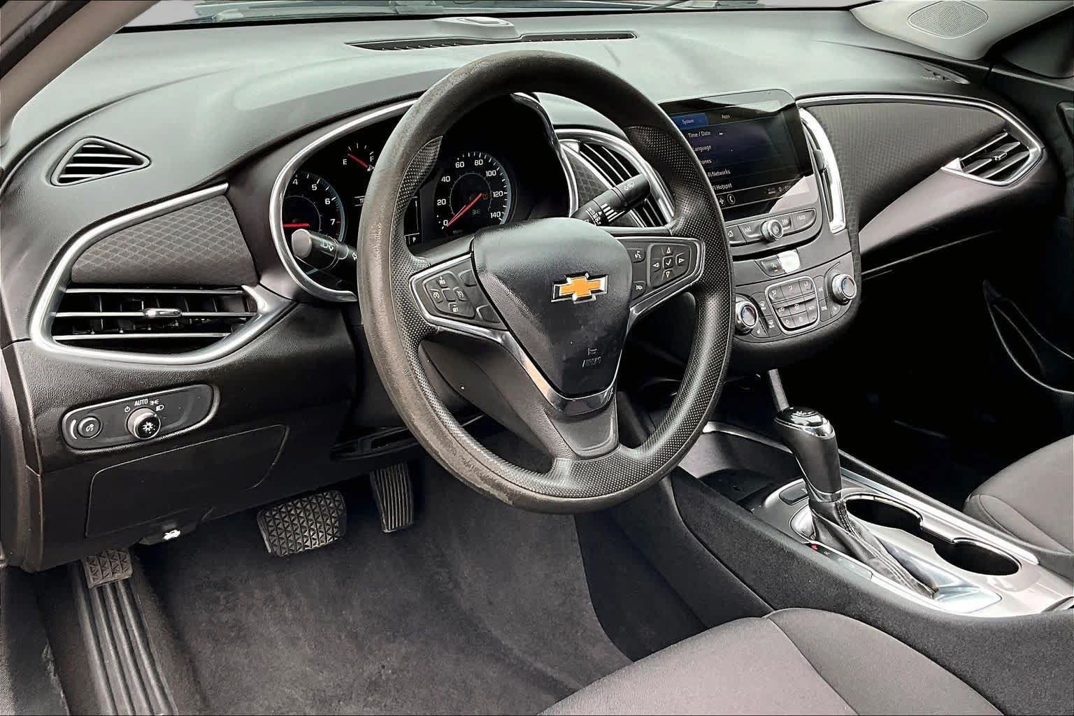 Used 2020 Chevrolet Malibu LT FWD image 17