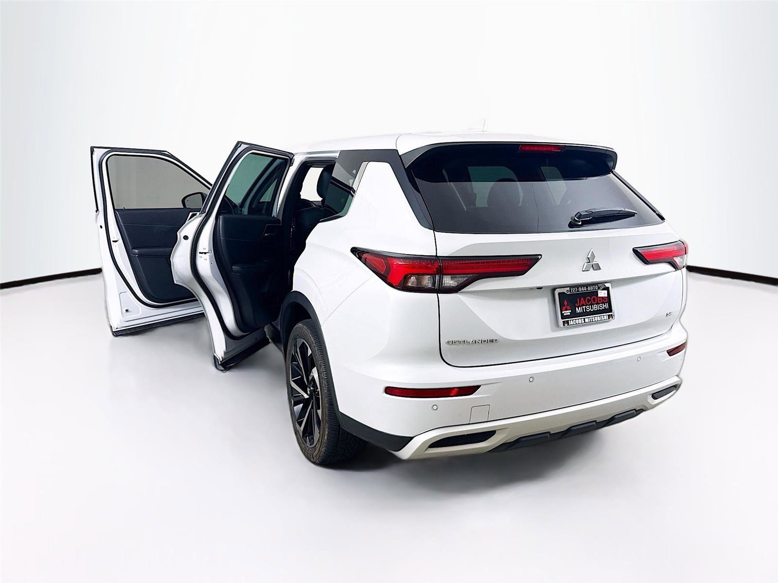 Used 2023 Mitsubishi Outlander SE FWD image 36