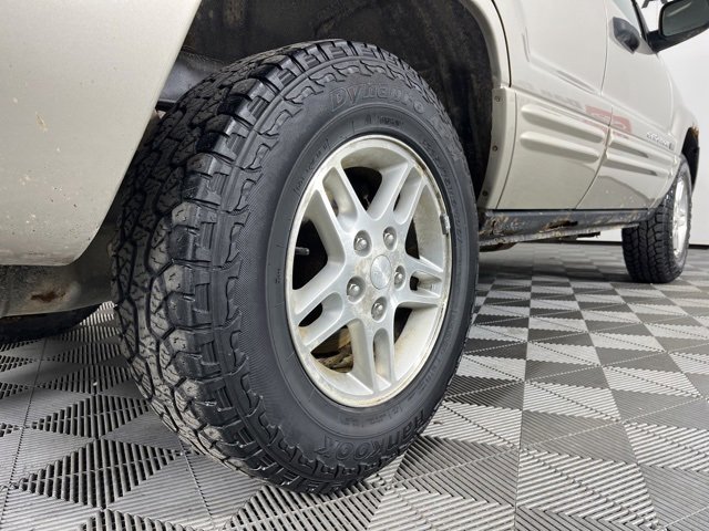 Used 2004 Jeep Grand Cherokee Laredo w/ Tan Your Hide Group image 18