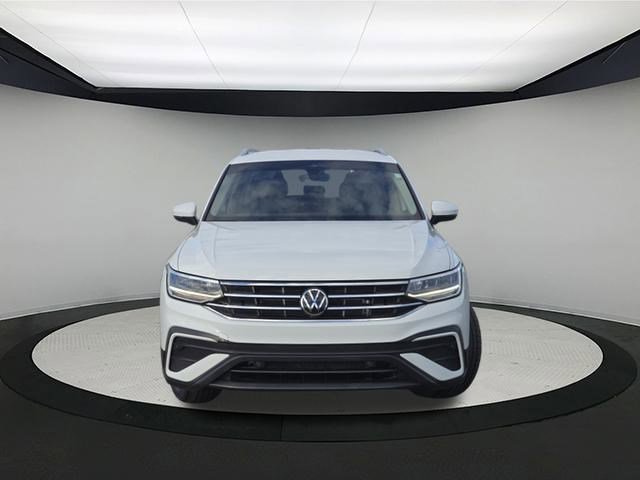Used 2022 Volkswagen Tiguan SE image 2