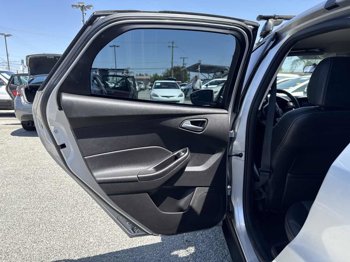 Used 2013 Ford Focus SE FWD image 10