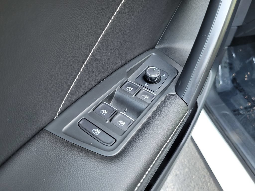 Used 2024 Volkswagen Tiguan SE AWD/4WD image 26