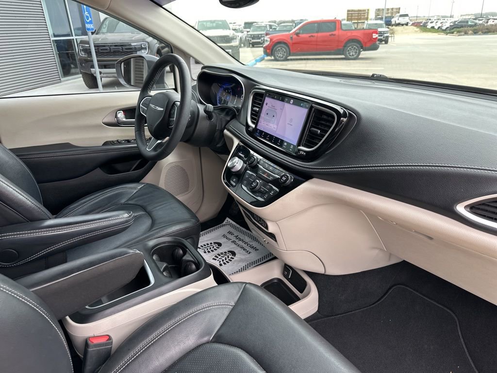 Used 2022 Chrysler Pacifica Touring-L w/ Uconnect Theater Family Group image 41