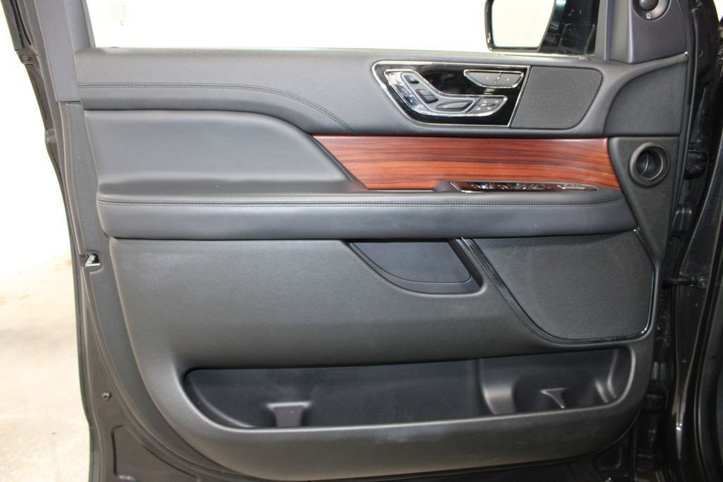 Used 2023 Lincoln Navigator Reserve image 19