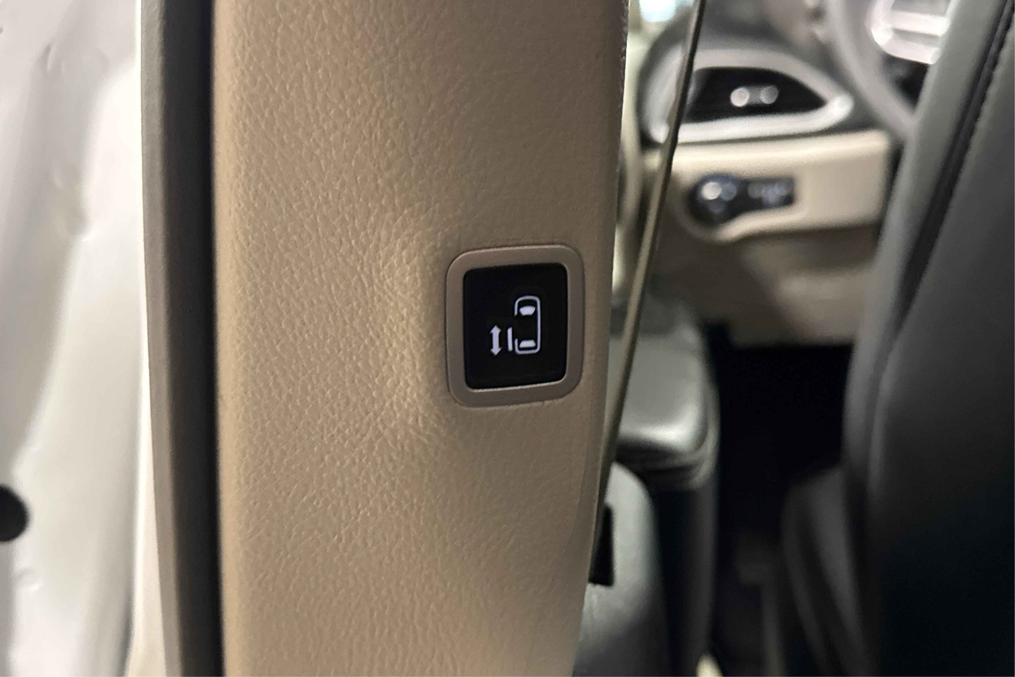 Used 2024 Chrysler Pacifica Touring-L FWD image 38