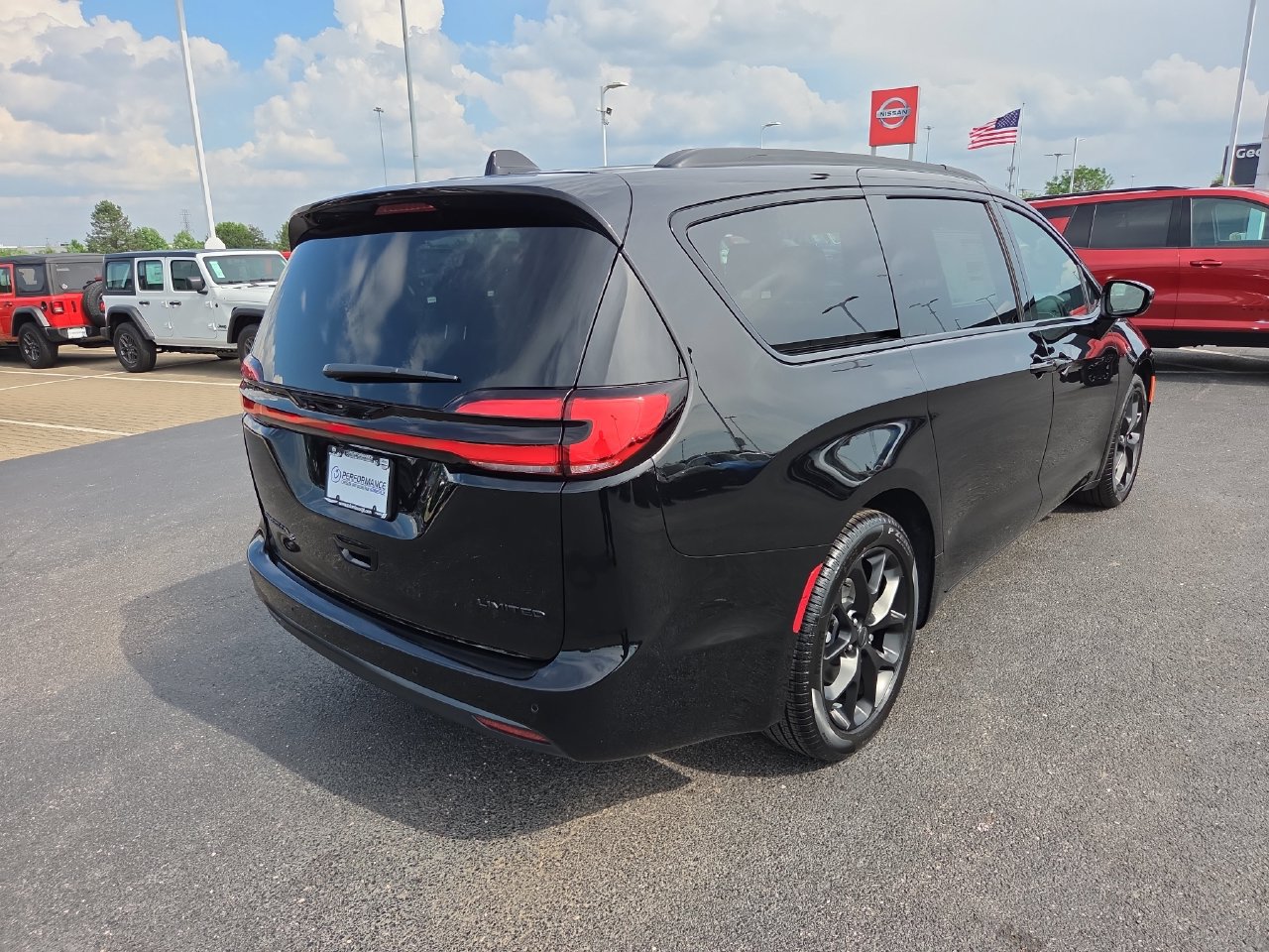 New 2027 Chrysler Pacifica Limited w/ Family Tech Group FWD image 7