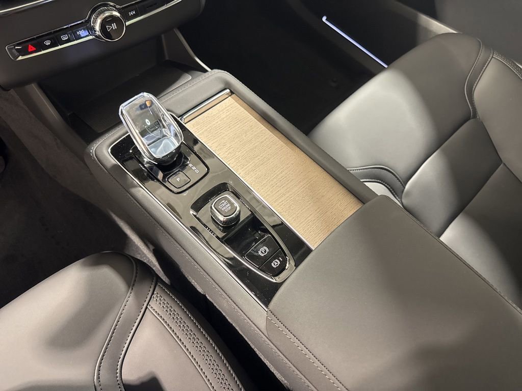 New 2026 Volvo XC90 T8 Plus w/ Protection Package Premier image 14