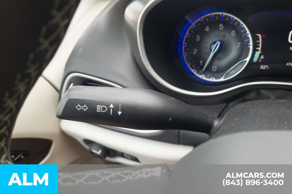 Used 2024 Chrysler Pacifica Touring-L FWD image 35