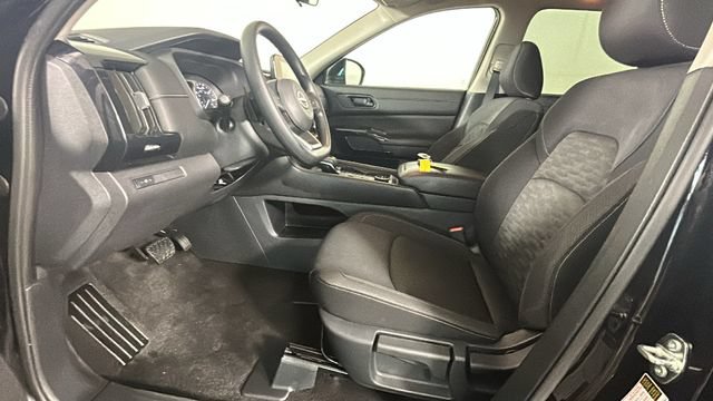 Used 2025 Nissan Pathfinder S AWD/4WD image 11