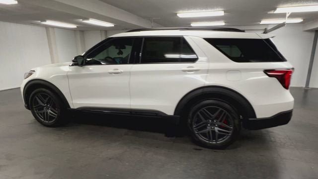 Used 2025 Ford Explorer ST AWD/4WD image 6